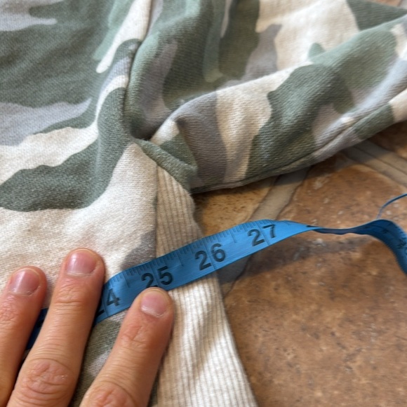 AERIE Camouflage Camo Crewneck Sweatshirt Long Sleeve Size Large Women’s - Picture 9 of 9